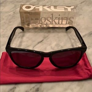 Oakley Polished Black Frogskins with Grey lenses.